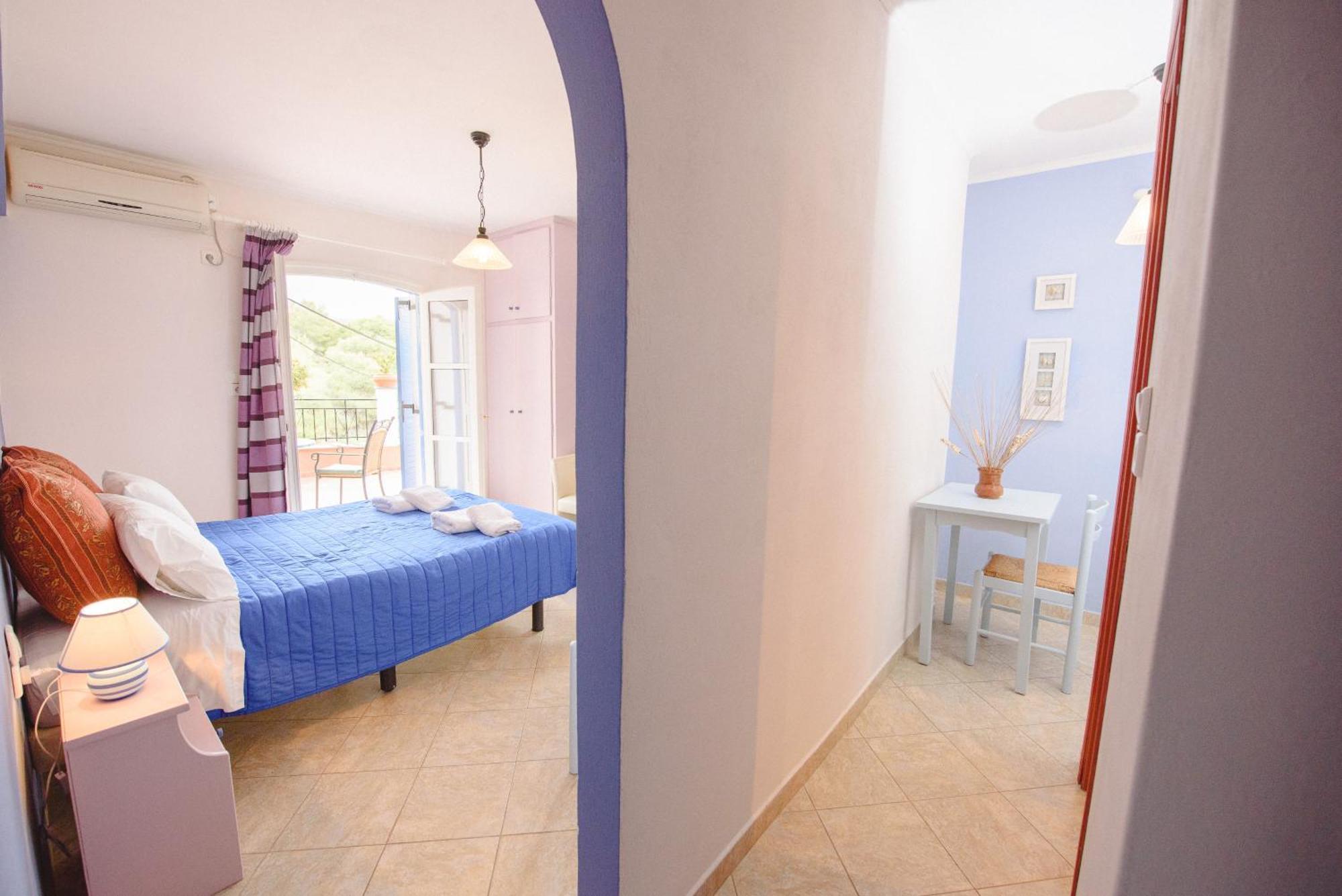 Maria Studios Poros Town Rom bilde
